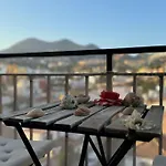 Charming Apartment With Mountain Views