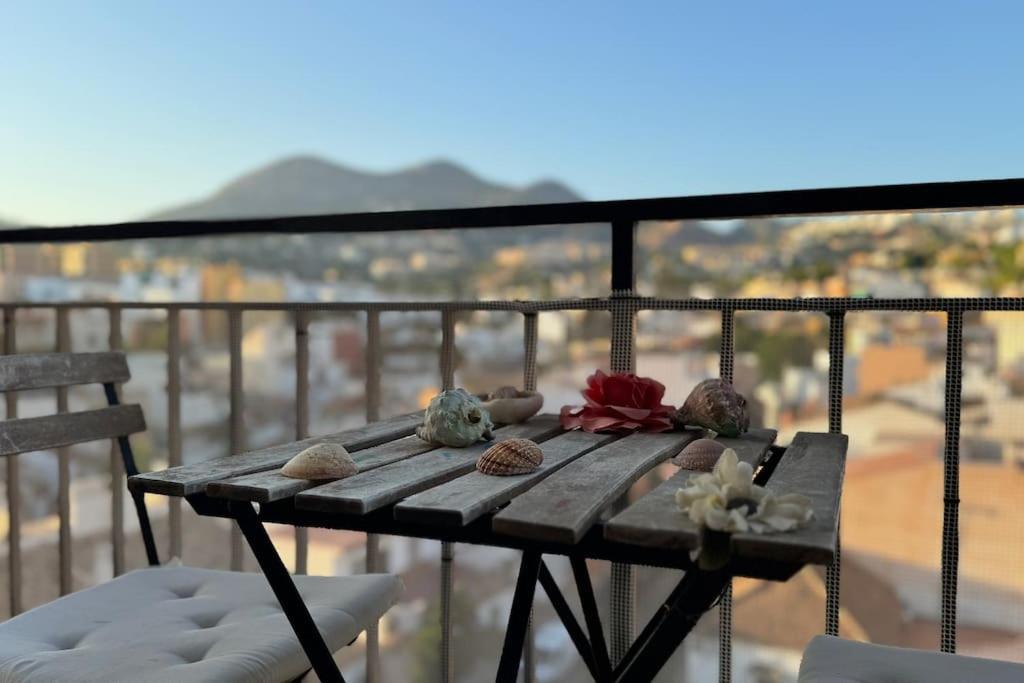 Charming With Mountain Views Málaga